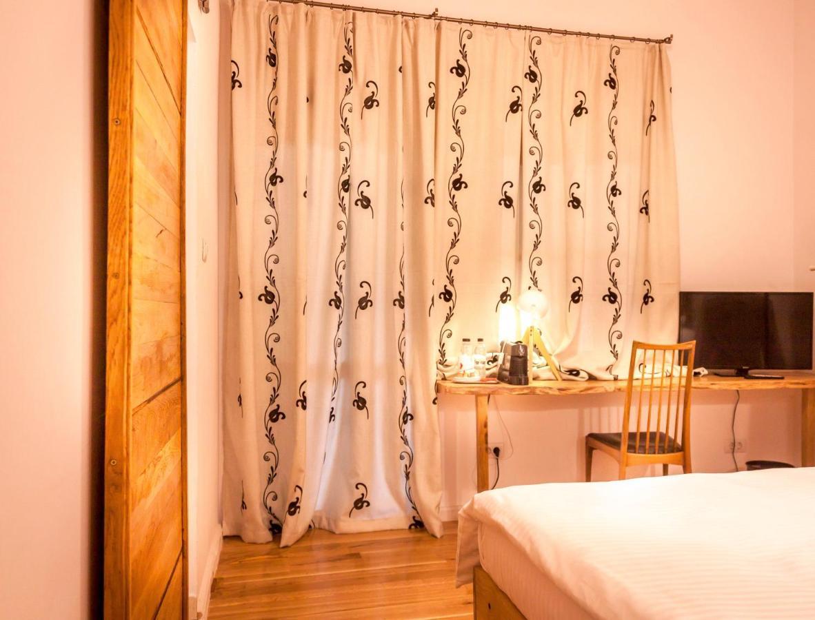 Elma Guesthouse Alba Iulia Exteriör bild