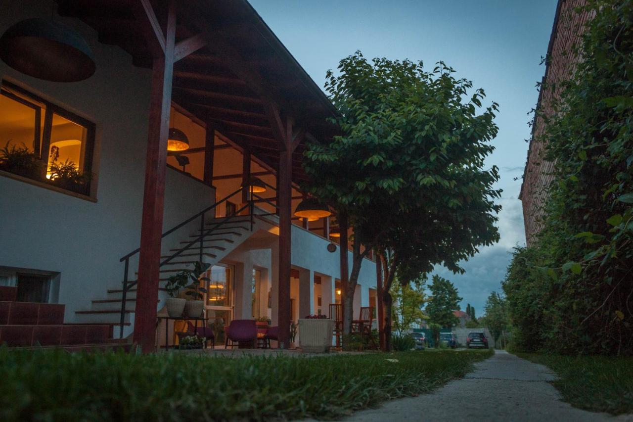 Elma Guesthouse Alba Iulia Exteriör bild