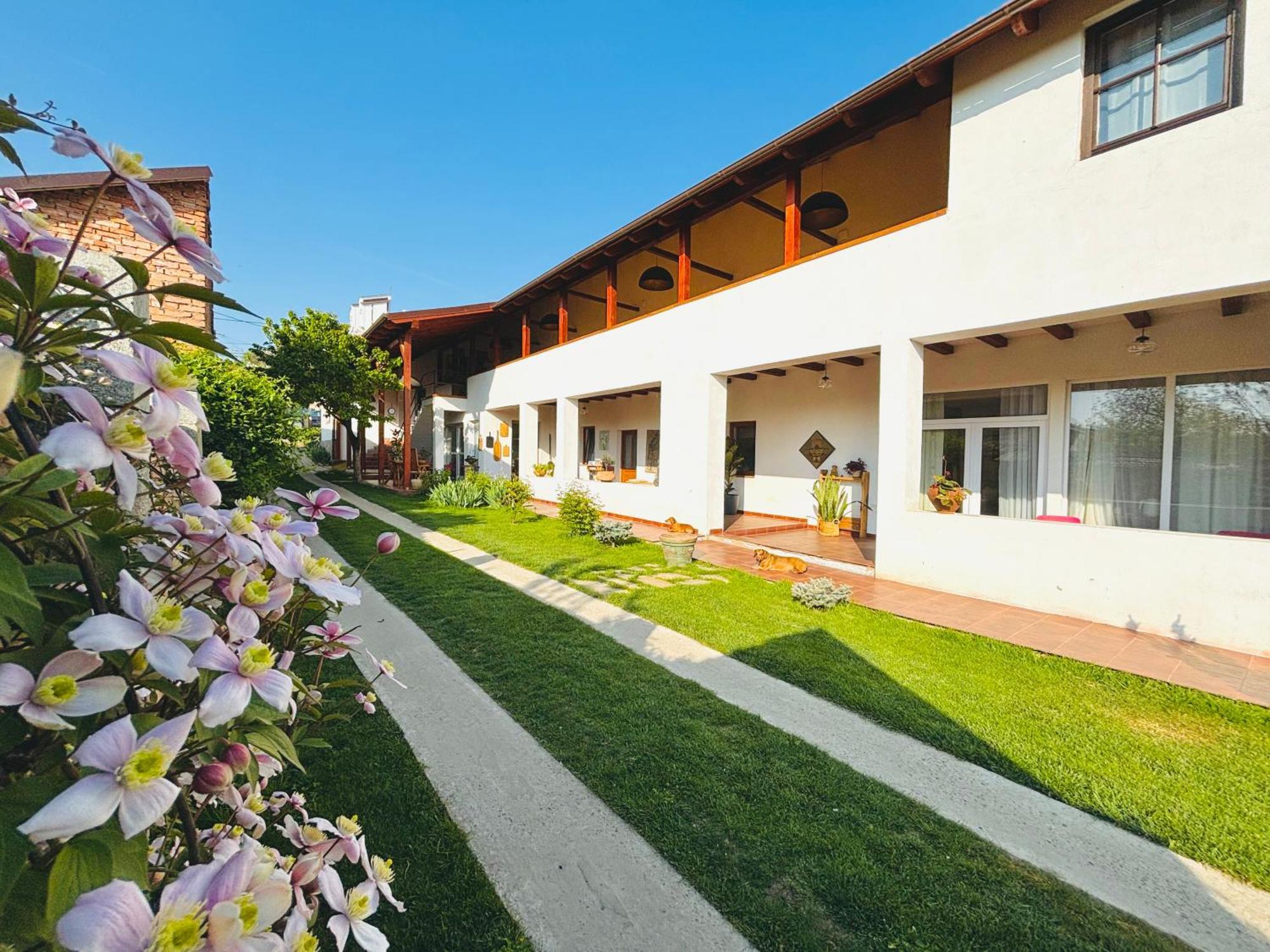Elma Guesthouse Alba Iulia Exteriör bild